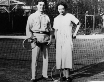 Frédéric et Iréne Joliot-Curie au tennis du boulevard Arago, octobre 1926