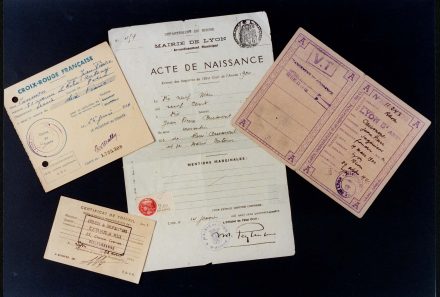 Faux papiers au nom de “Jean-Pierre Caumont” utilisés par Frédéric Joliot pendant sa clandestinité, 1944