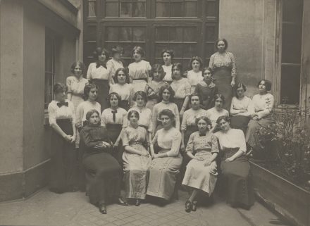 Irène Curie au Collège Sévigné. année scolaire 1913/1914.